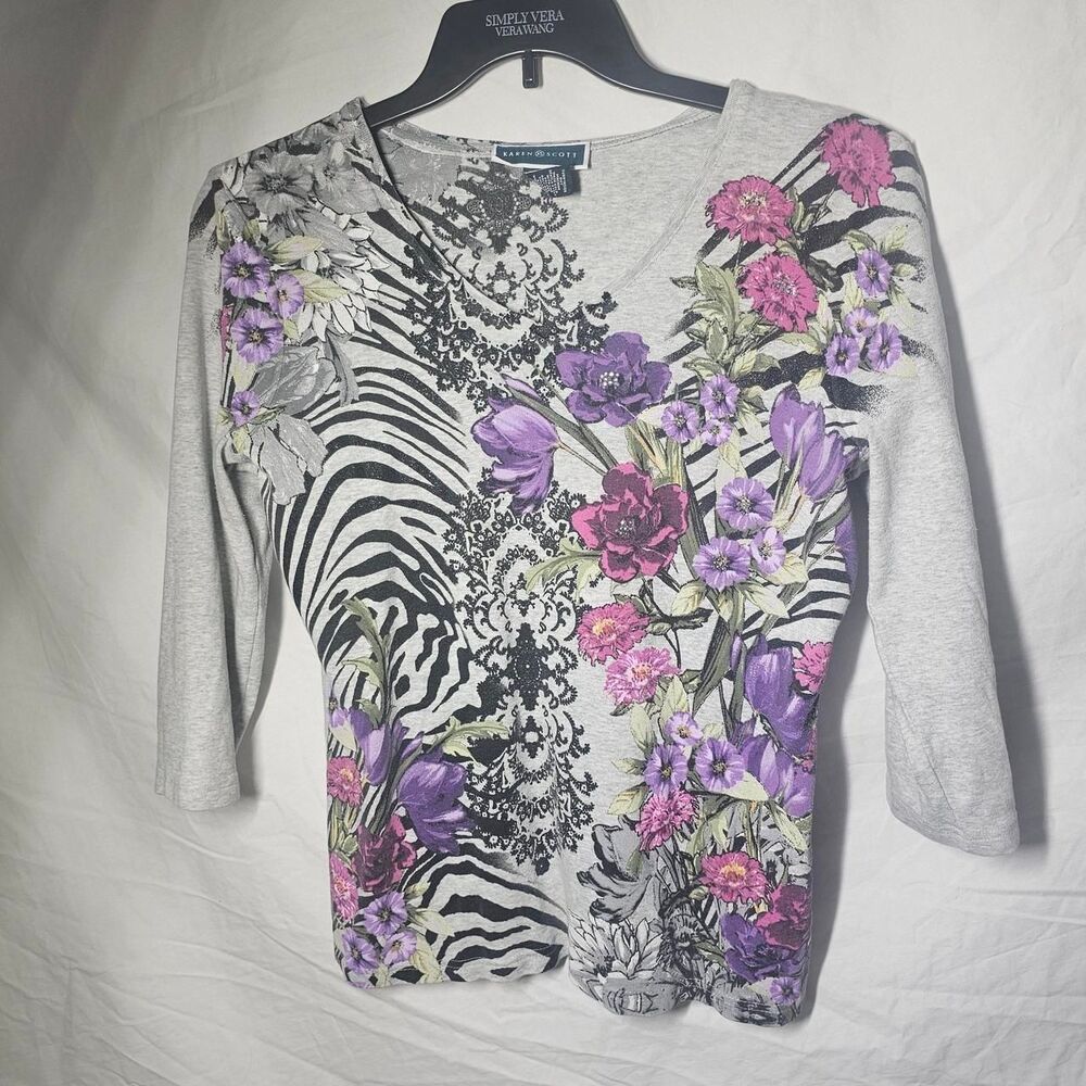 Floral grey 3/4 sleeve top